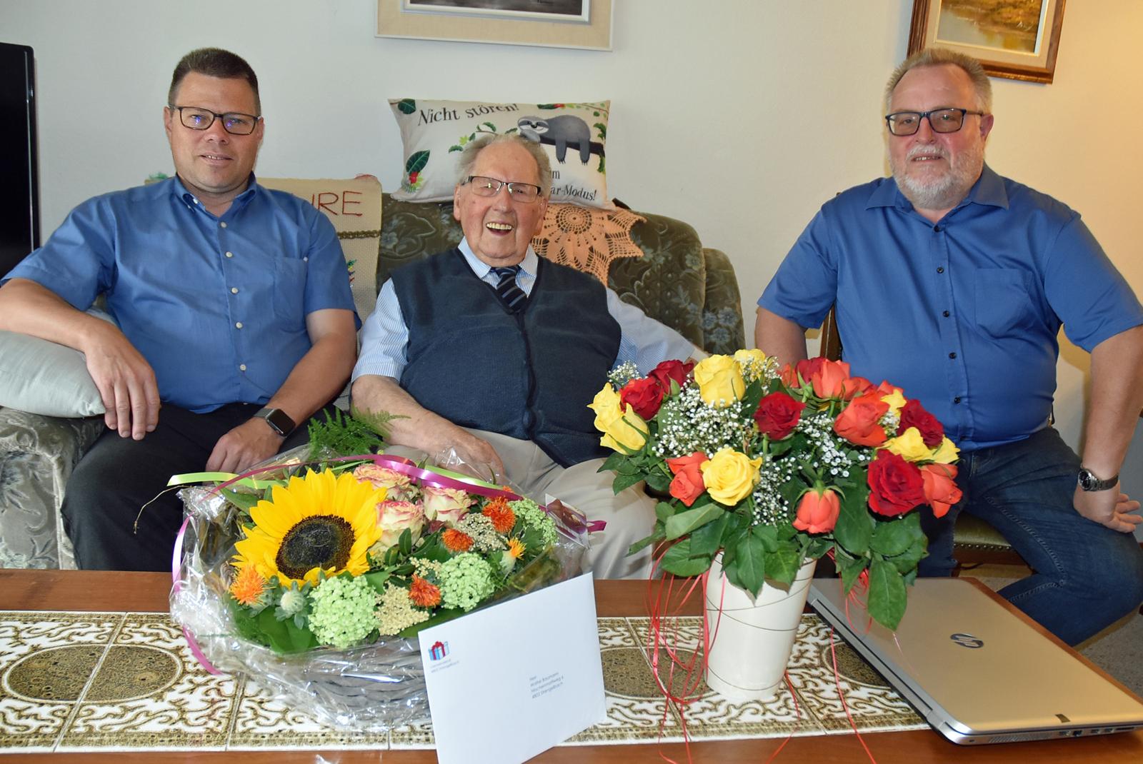 102 Das prunkvolle Eingangstor (Bild: Laura Wernli)