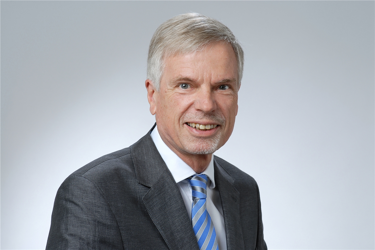 750_0900_1432814_310717_reg_koepfe_Herbert_Scholl