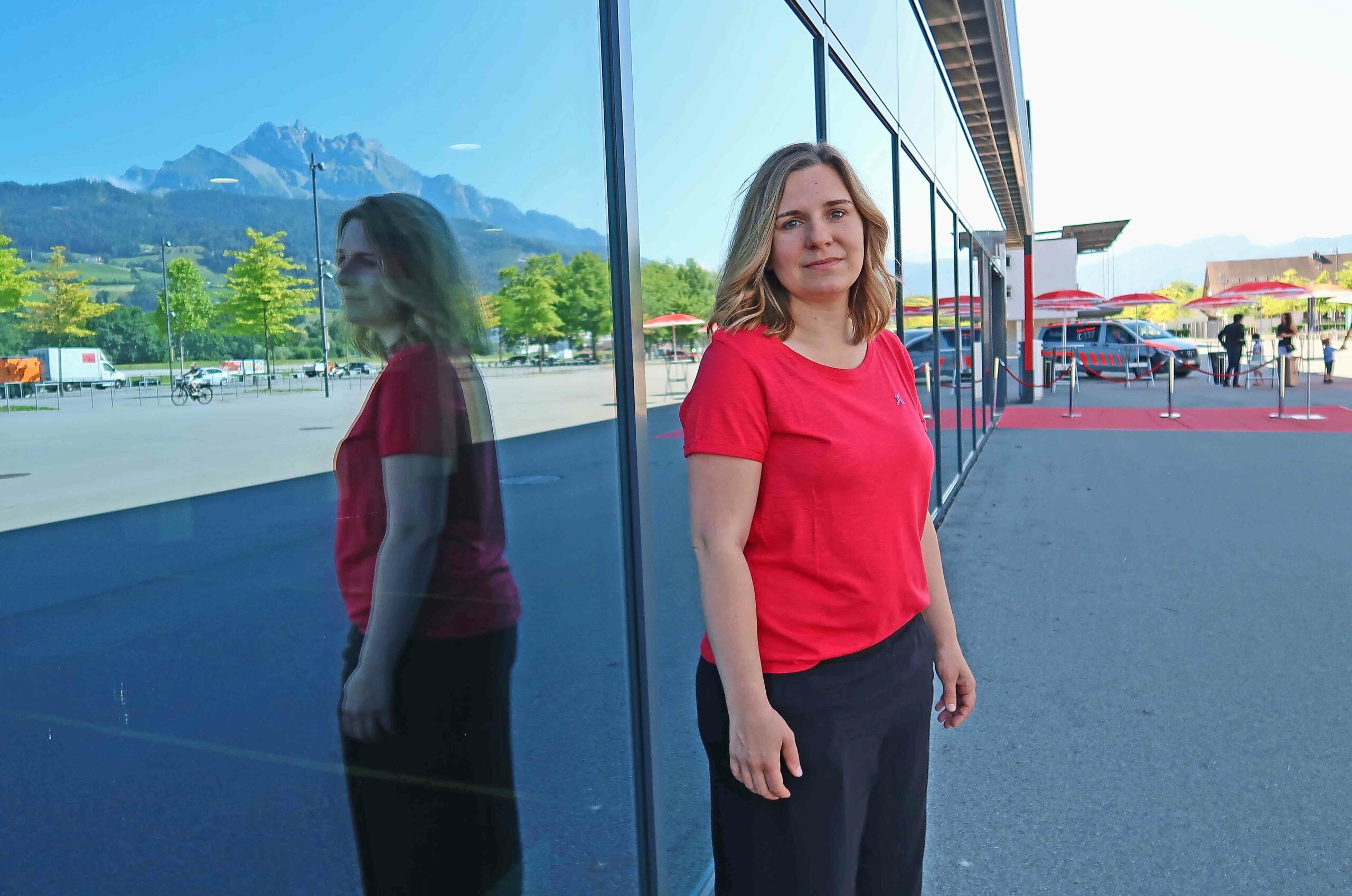 SP-Kantonsrätin Sara Agner vor dem Messe-Gelaende in Luzern.