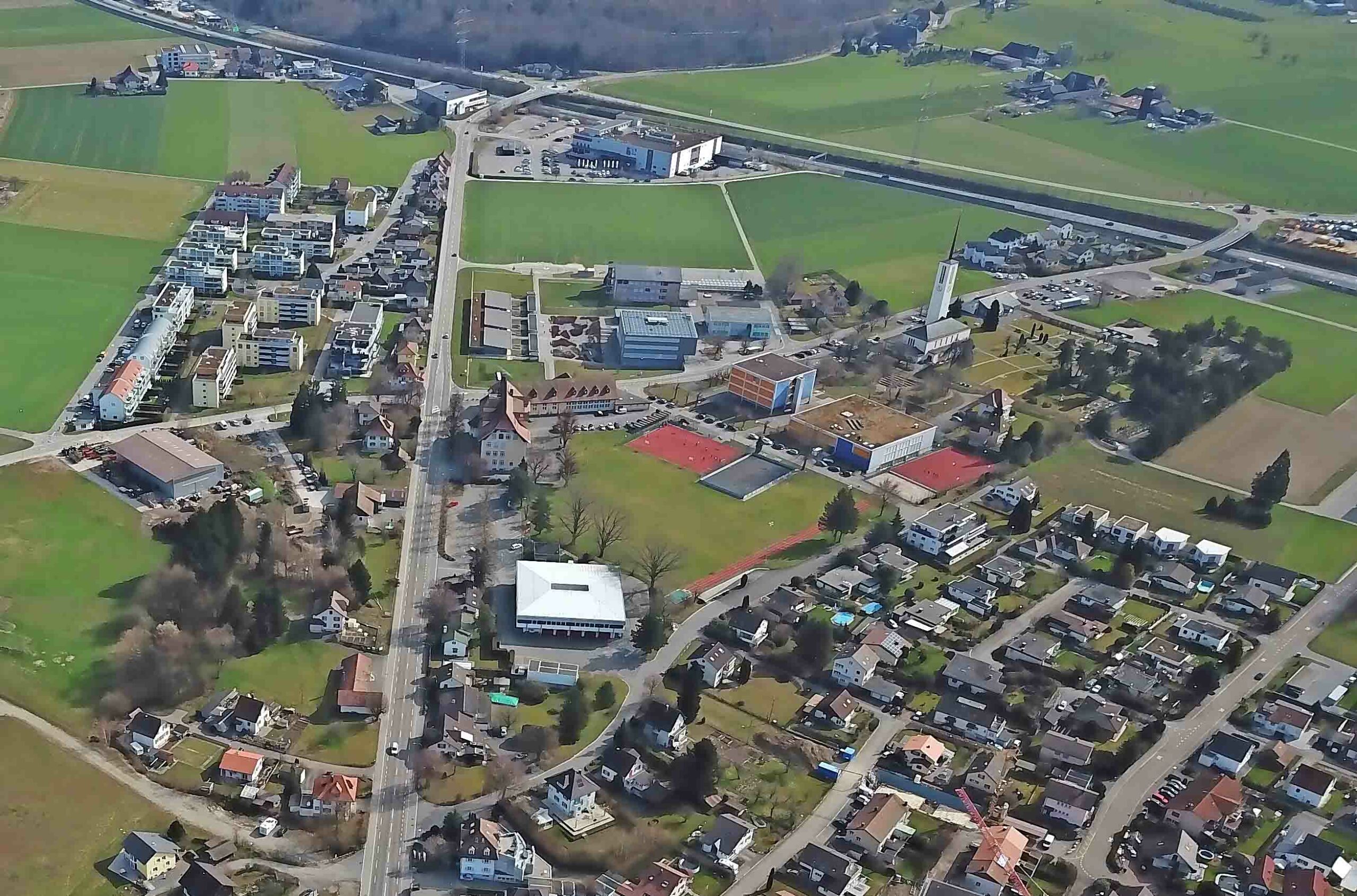 Schulhaus_Oberfeld_ran