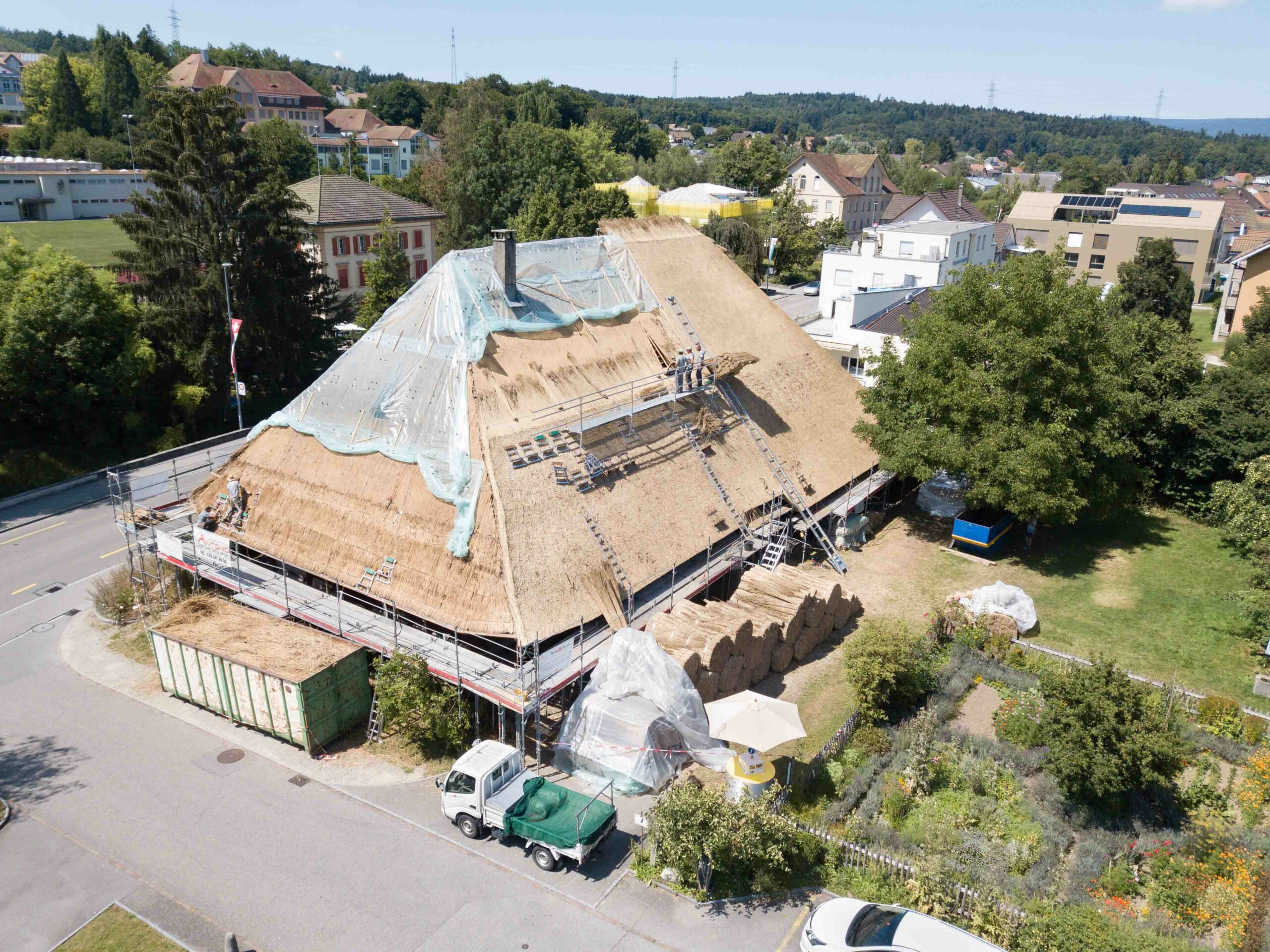 Samierung vom Strohdach des Dorfmuseums Kölliken