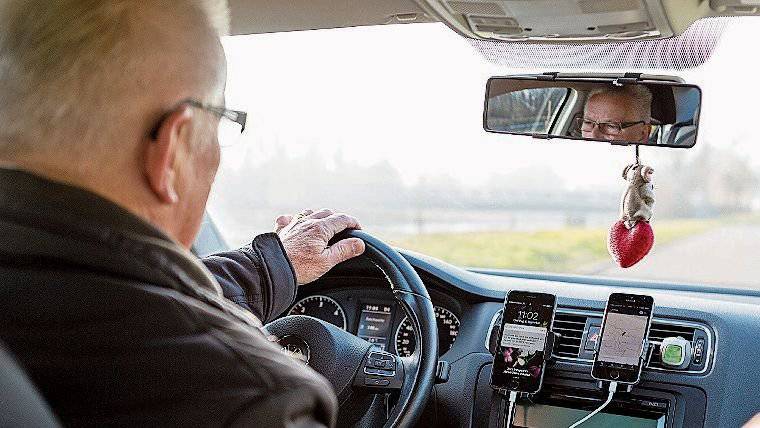 Uber_symbolbild_chm