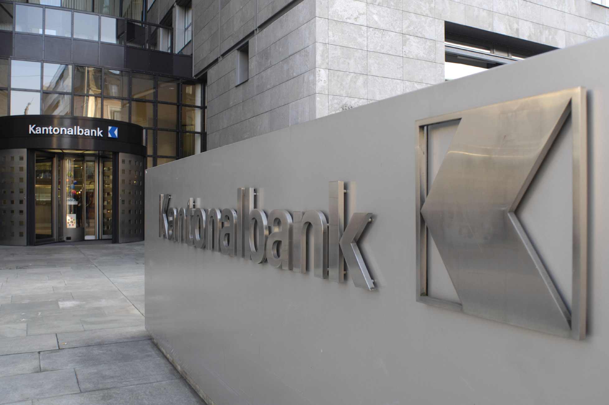 akb_kom_Bank1_2702