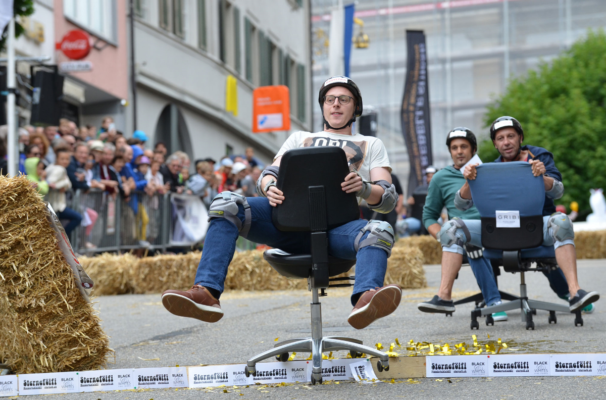 buerostuhlrennen