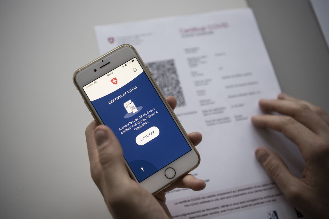 covid_zertifikat_Smartphone_key