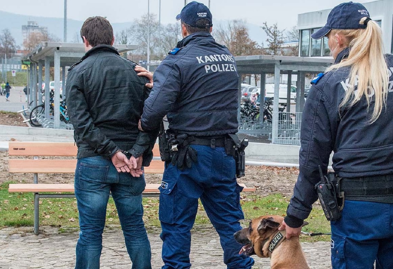 festnahme_verhaftung_kapo_aargau_symbol_zvg