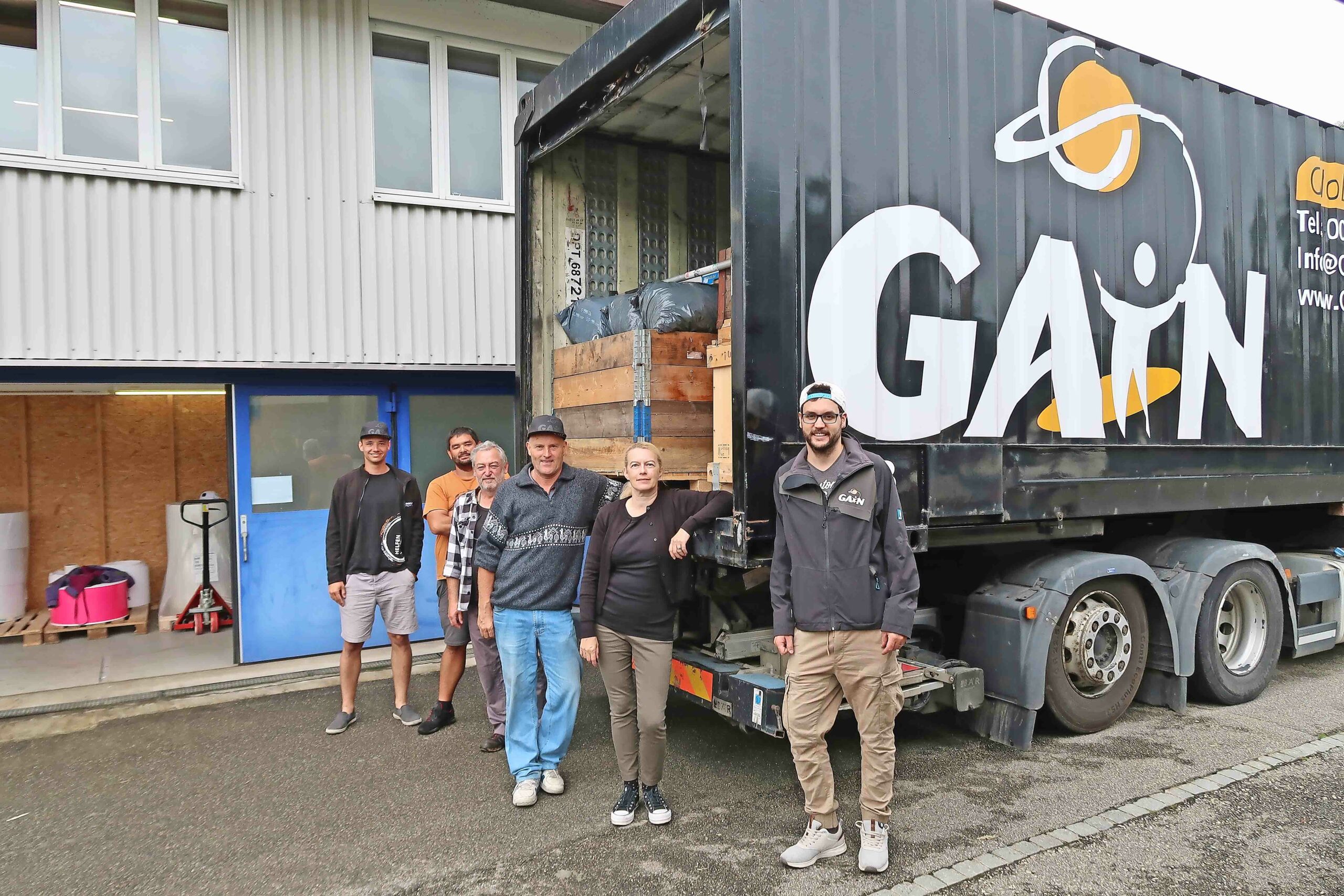 Ein Lastwagen voll Hilfsgüter nach Lesbos.