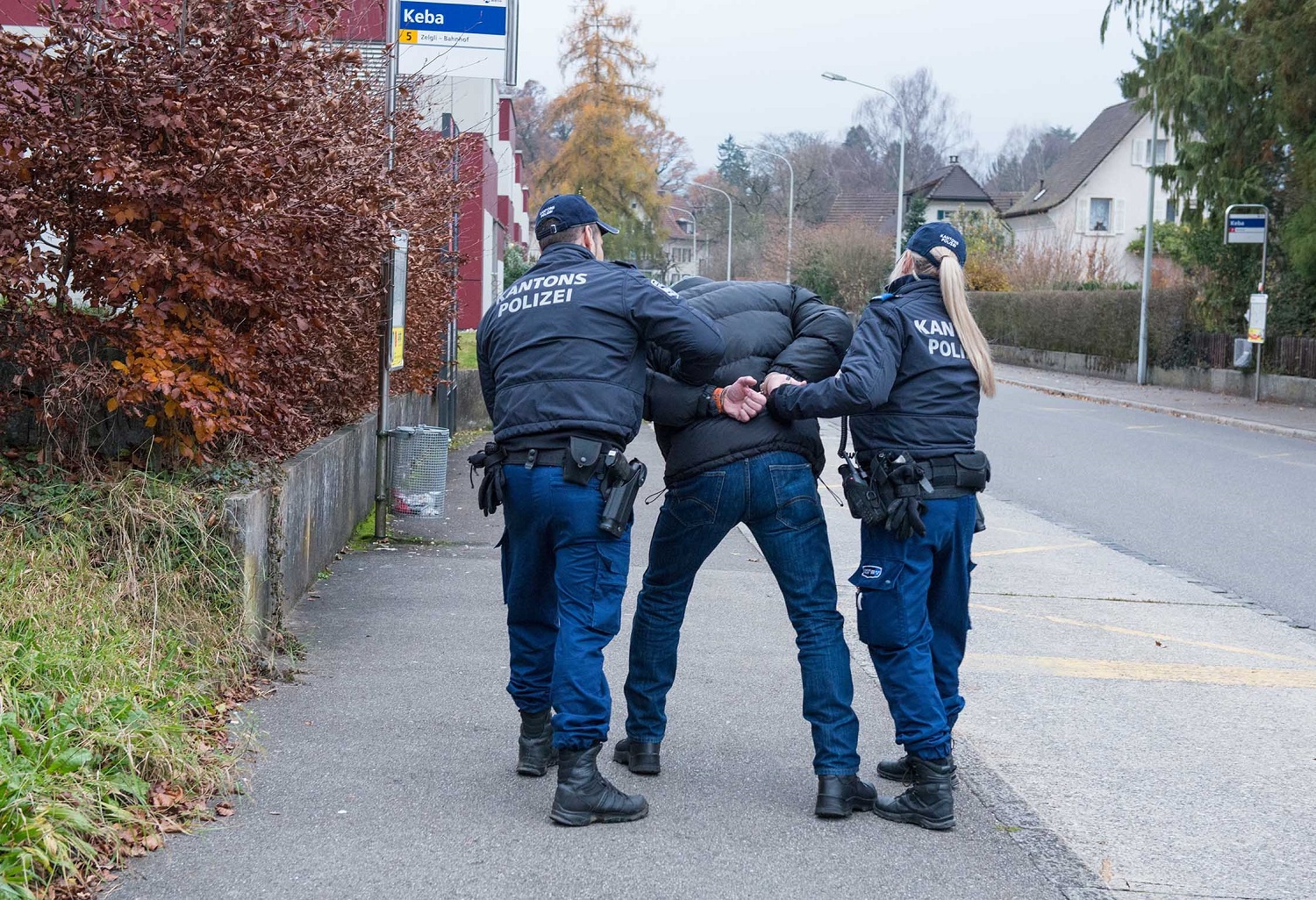 symbolverhaftung_kapo_aargau_handschellen