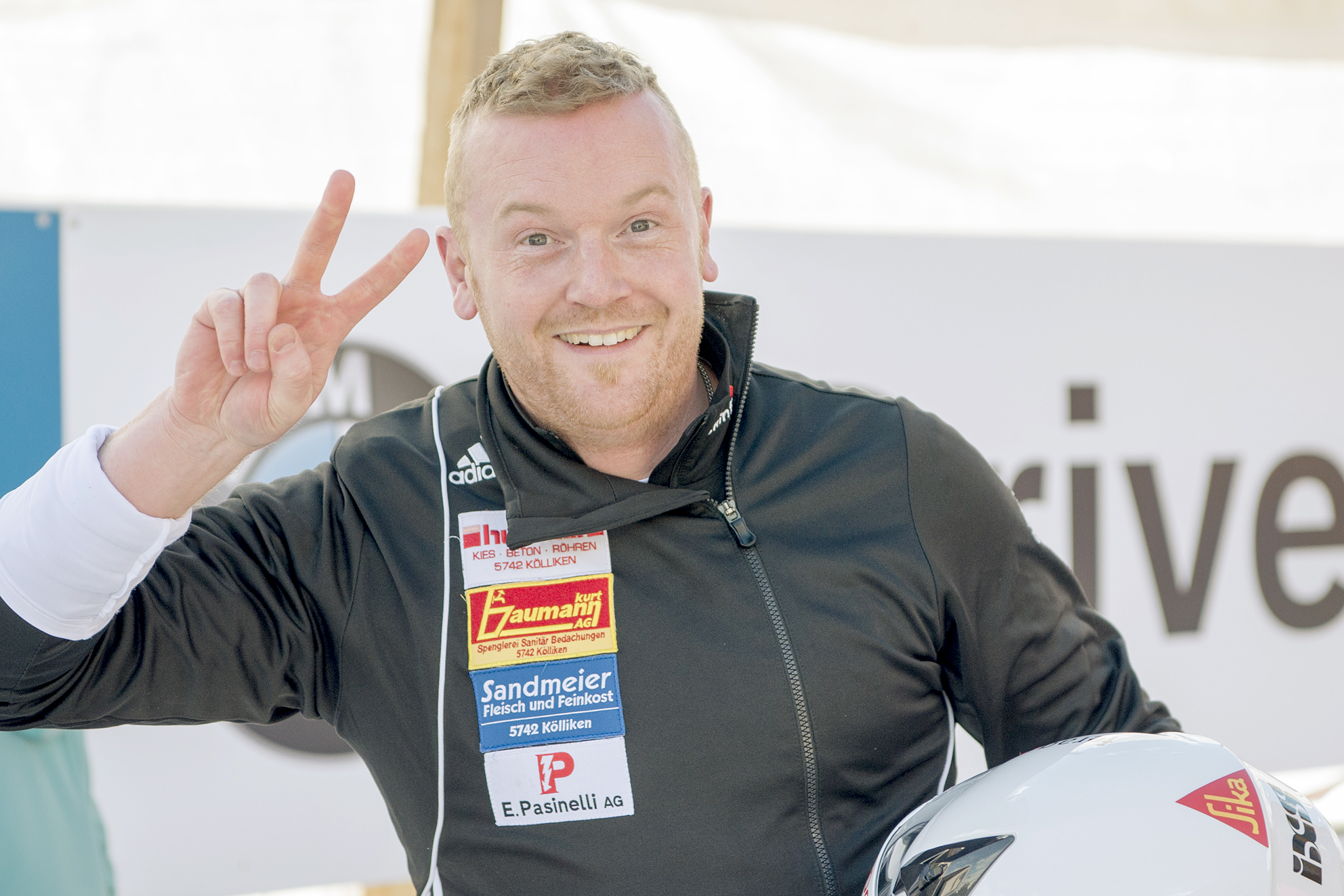 VICTORY, VICTORY ZEICHEN, GESTE, BOB, BOBSPORT, WELTCUP 2015/16, SAISON 2015/16, EUROPAMEISTERSCHAFT, EM,