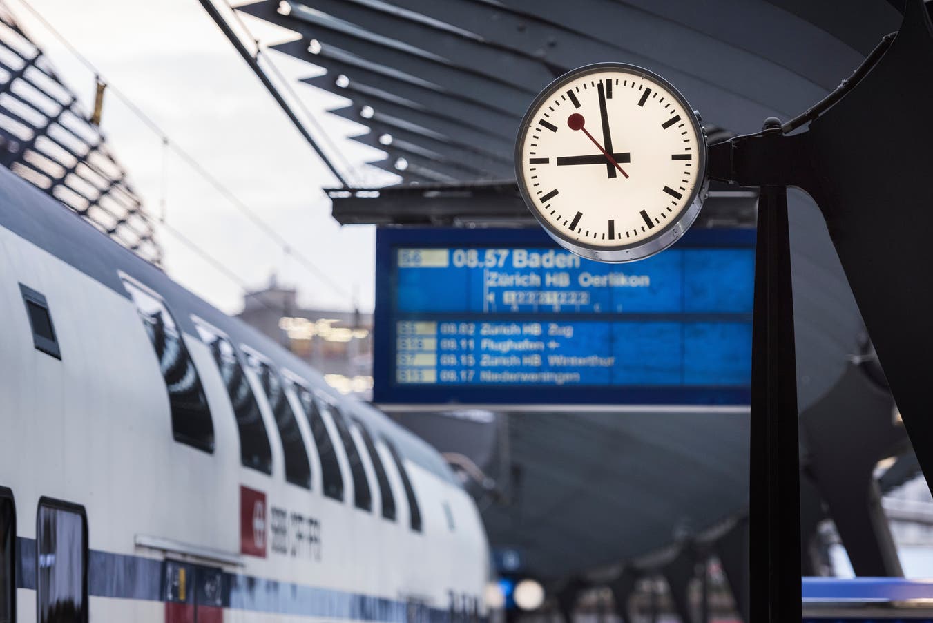 Bahnhof_Uhr_Key